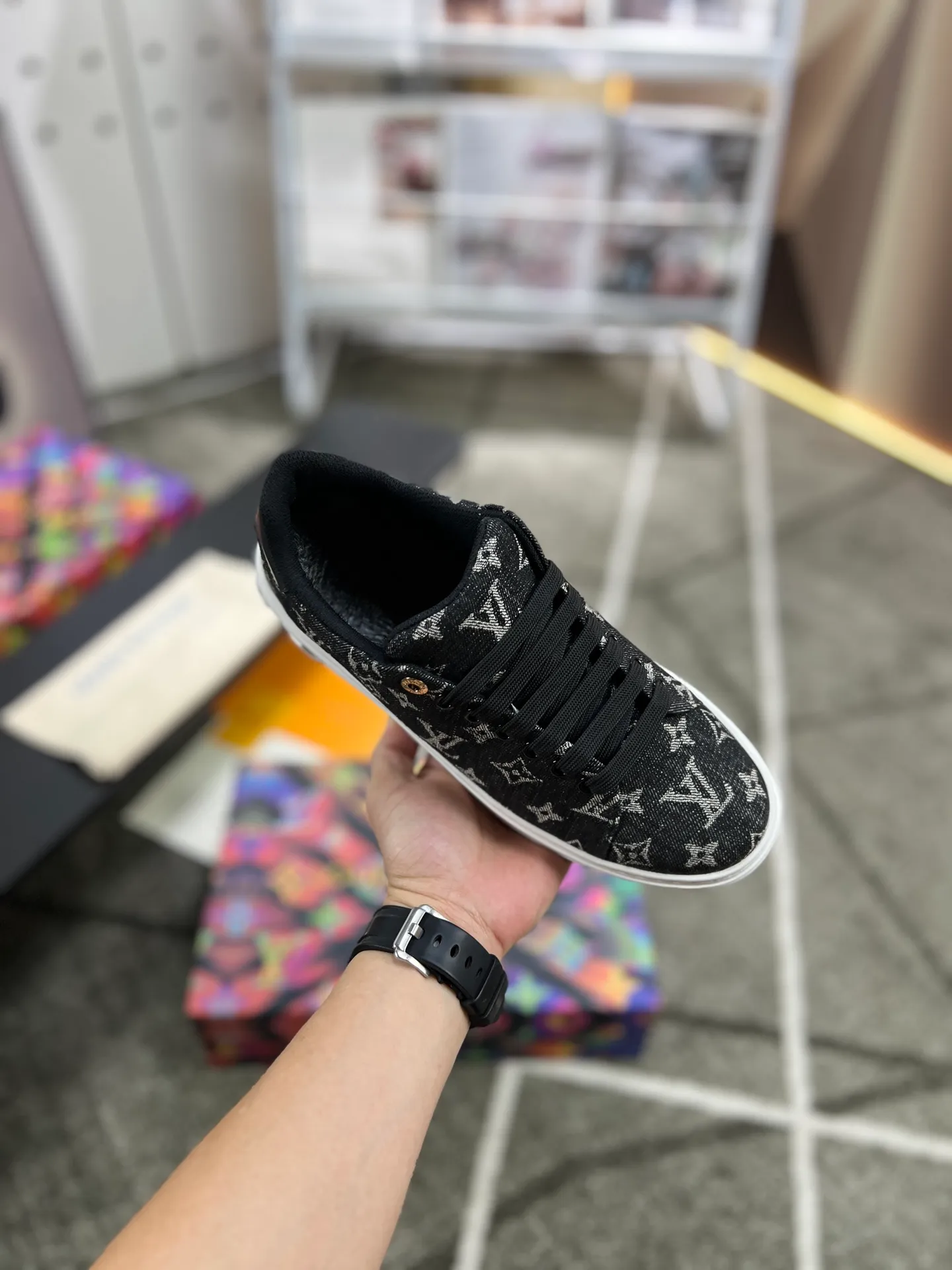 Factory price: 520💰LOUIS VUITTON [Louis VUITTON] New trendy Lv is on the market🎁, casual and fashionable men's shoes👟The upper is made of imported original fabric + cowhide mesh lining, the original wear-resistant rubber outsole, the version is simple and elegant, exclusive for trendy men, six colors available, code number: 38-44, customized 45, 46
